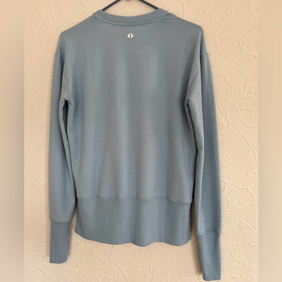WOMENS LONGSLEEVE THRIVE SOCIÉTÉ BABY BLUE ATHLEISURE SHIRT SIZE XS NICE QUALITY - Picture 2 of 7
